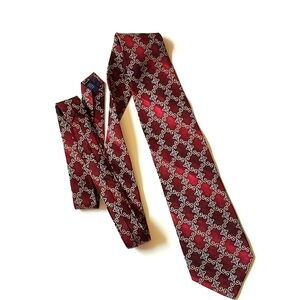 Vintage Roundtree & Yorke patterned silk tie